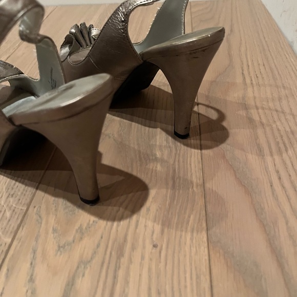 Xhilaration Gold pumps - Picture 2 of 7